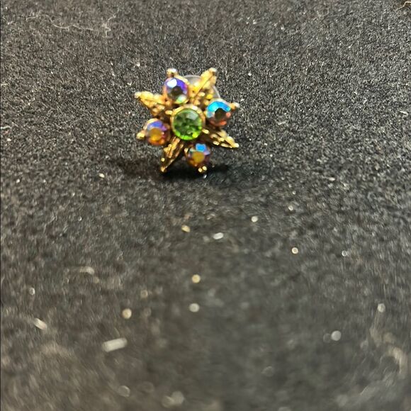 Gold and Green Floral Brooch with Starburst Design - Picture 1 of 3